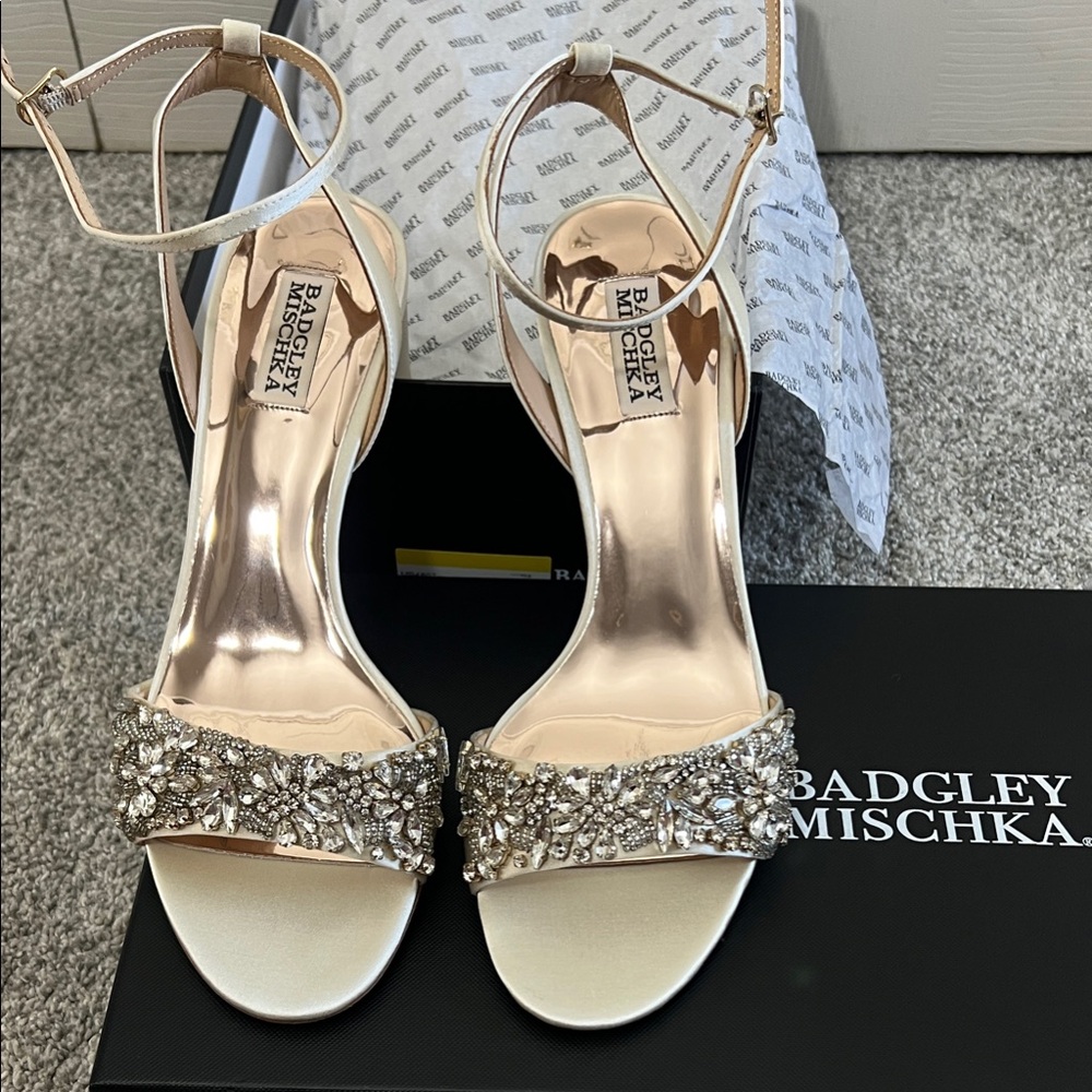 Badgley Mischka Cream Embellished Heels